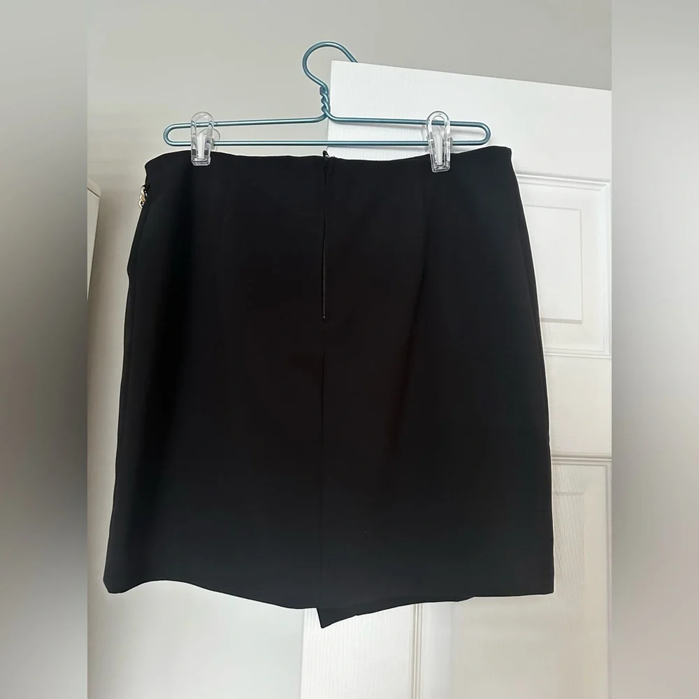 H&M Skirt Size 10 – Gently Worn – Retail $45 - Picture 2 of 3